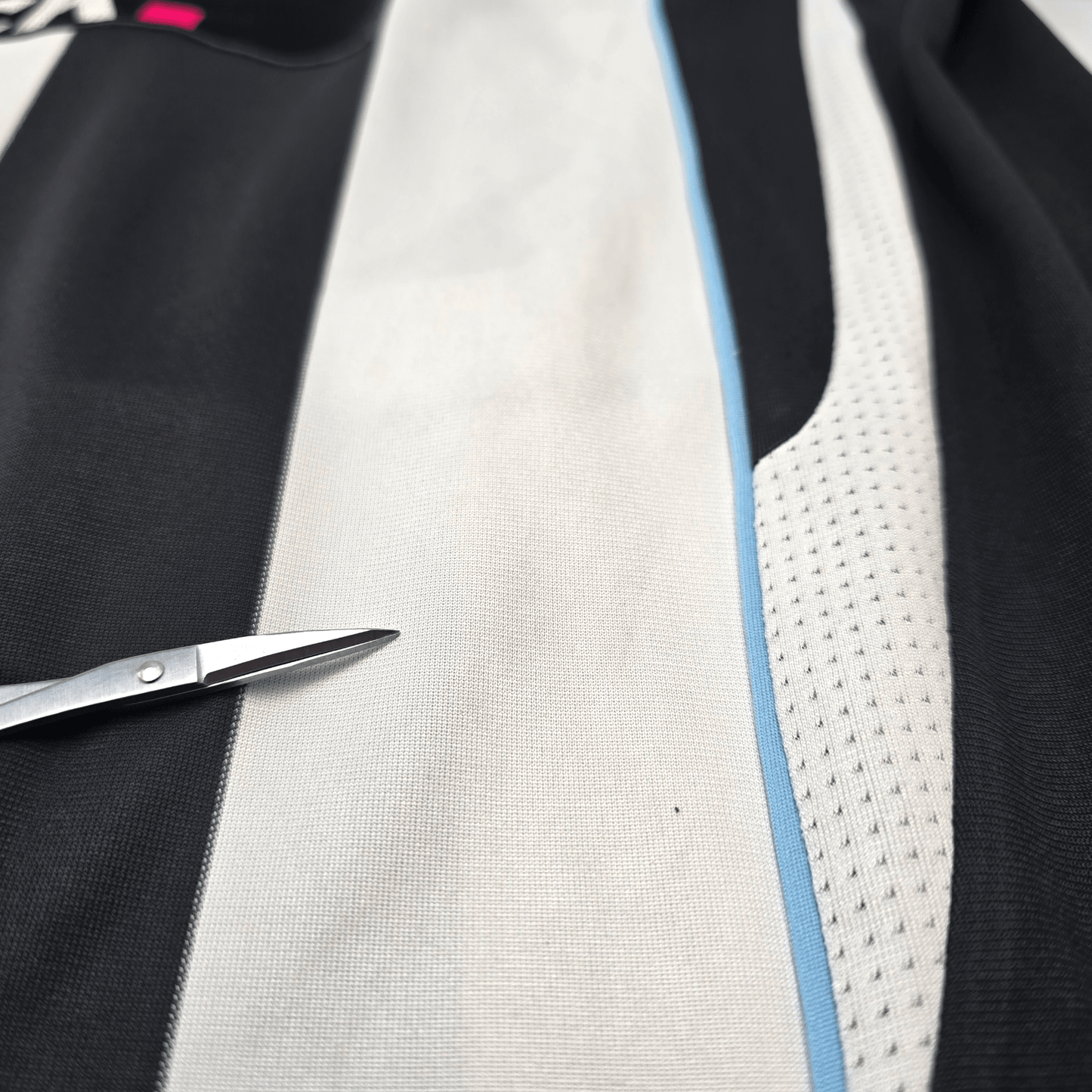 2007/09 Newcastle United Home Football Shirt (L) Adidas #16 Milner