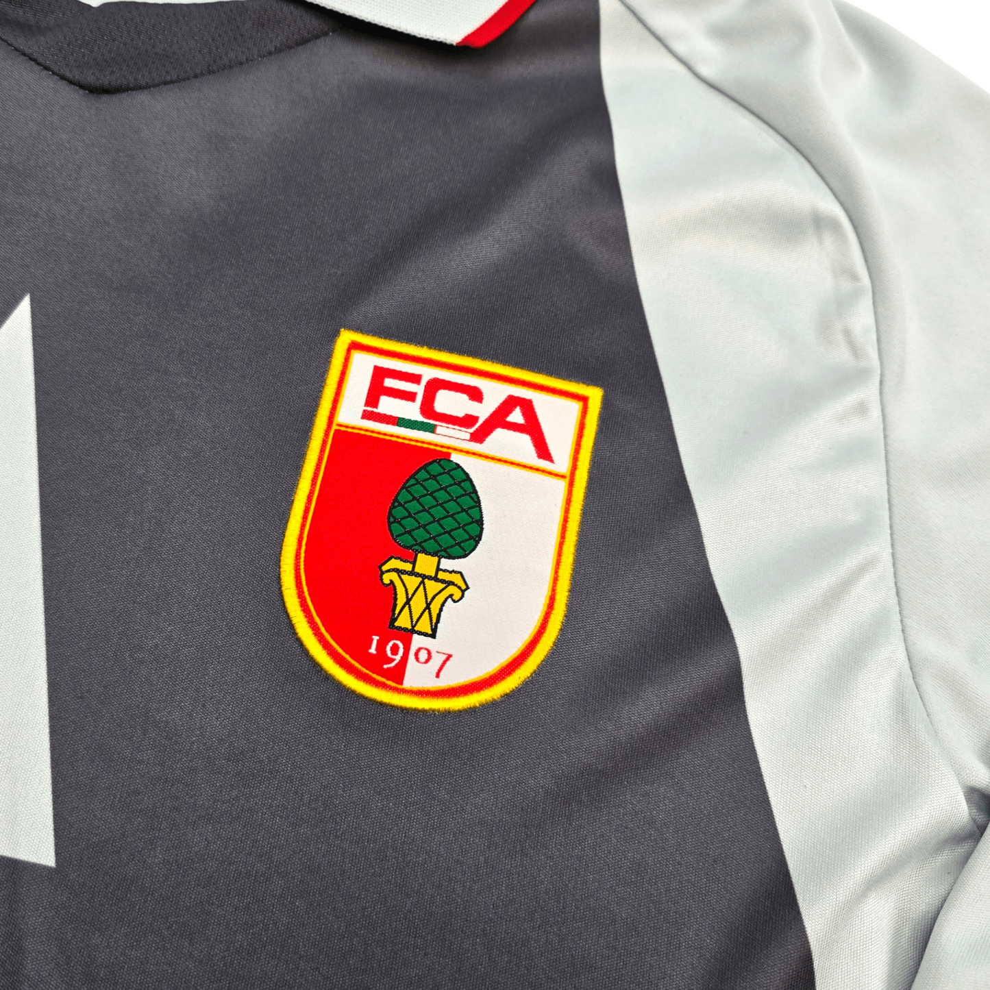 2009/10 Augsburg Third Football Shirt (M) Do You Football