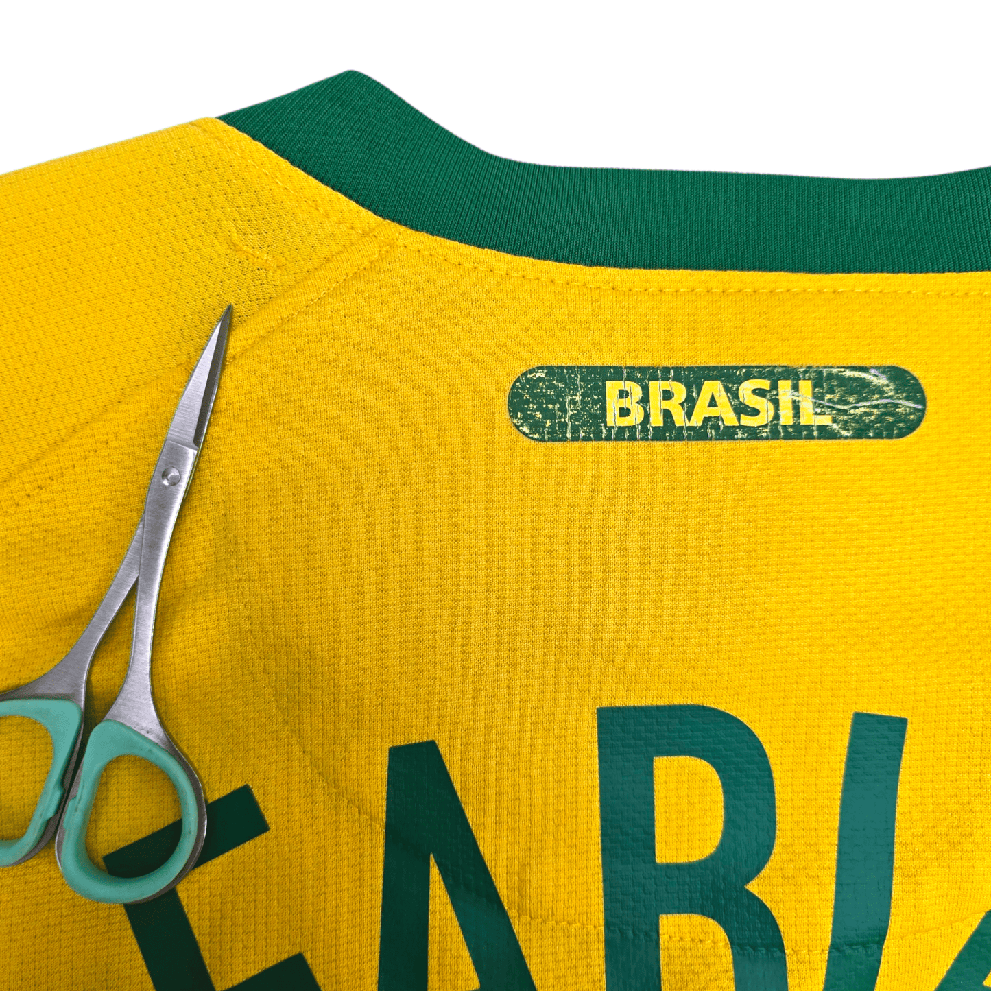 2010/11 Brazil Home Football Shirt (M) Nike #9 L.Fabiano