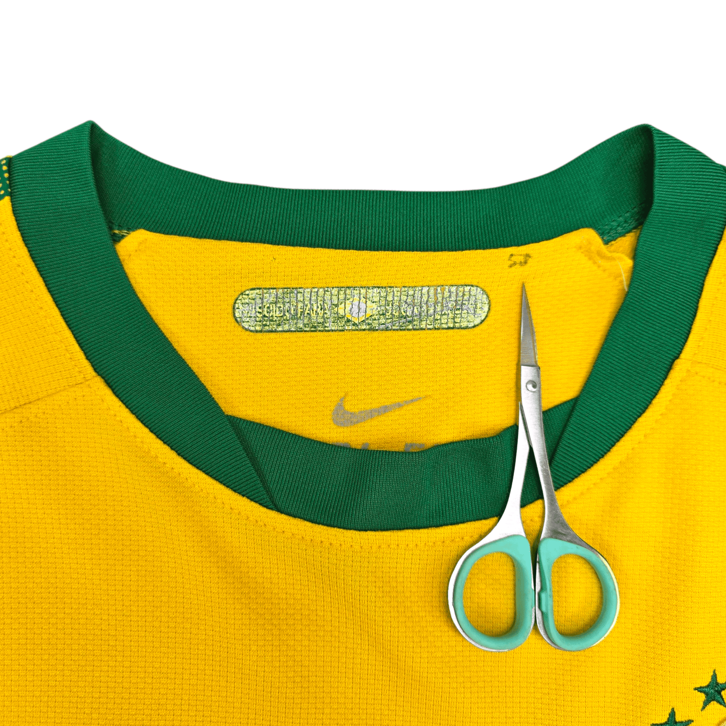 2010/11 Brazil Home Football Shirt (M) Nike #9 L.Fabiano