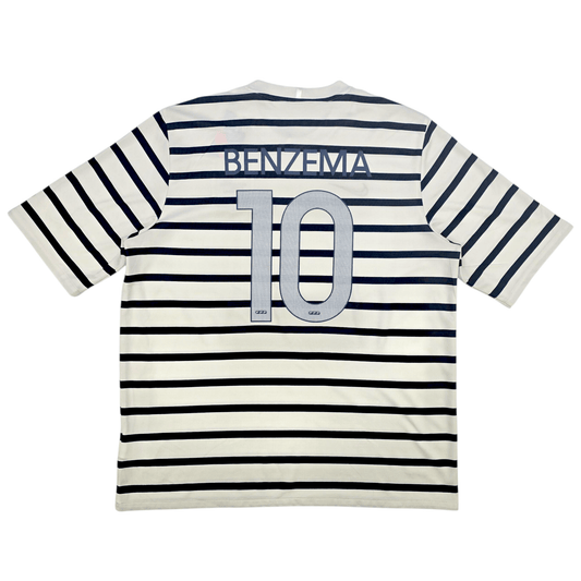 Striped sports jersey with number 10 and name 'Benzema' on a white background