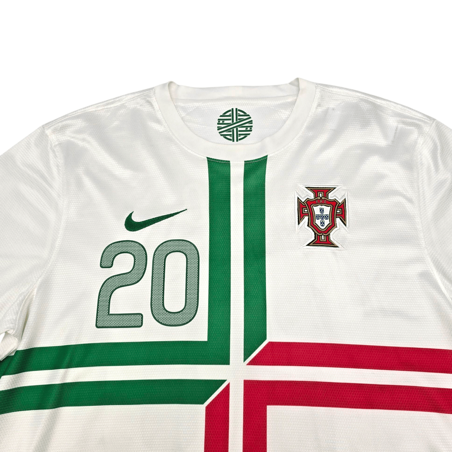 2012/13 Portugal Away Football Shirt (L) Nike #20 Deco