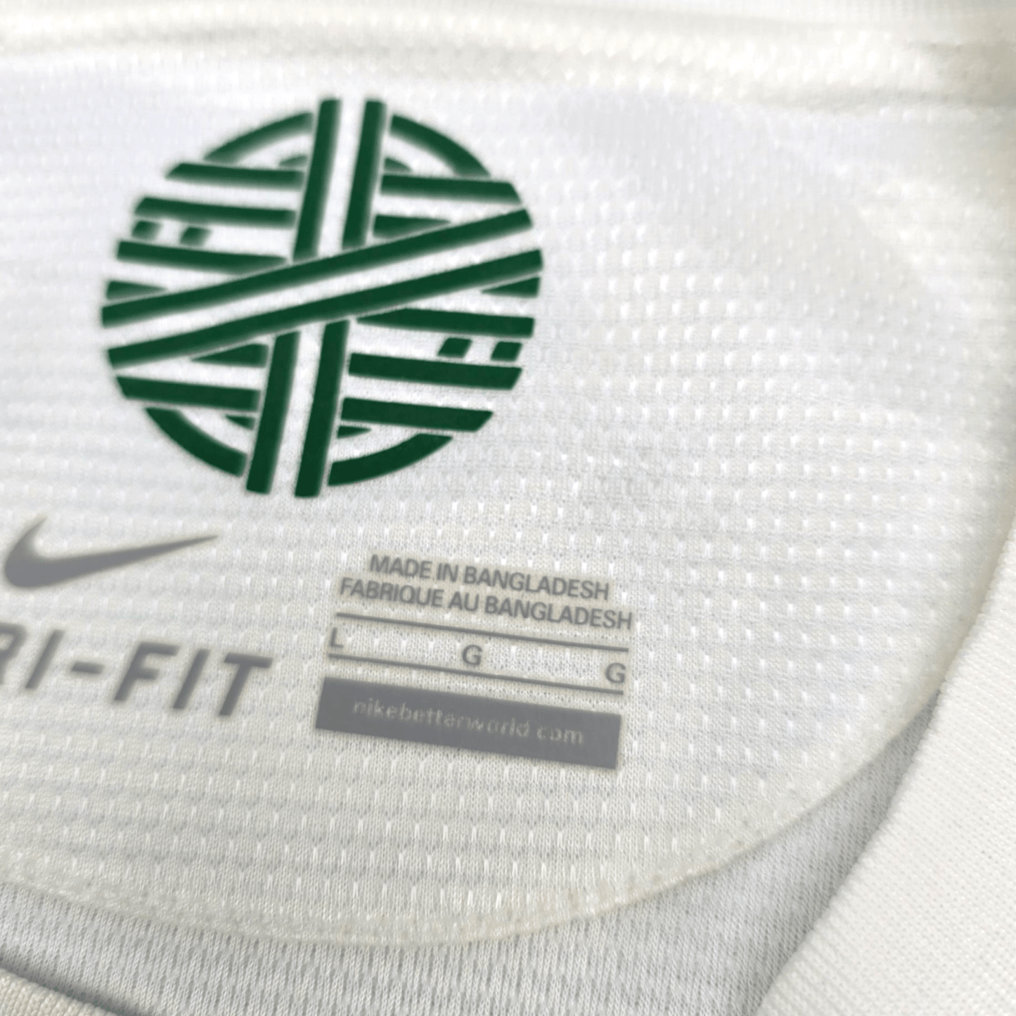 2012/13 Portugal Away Football Shirt (L) Nike #20 Deco