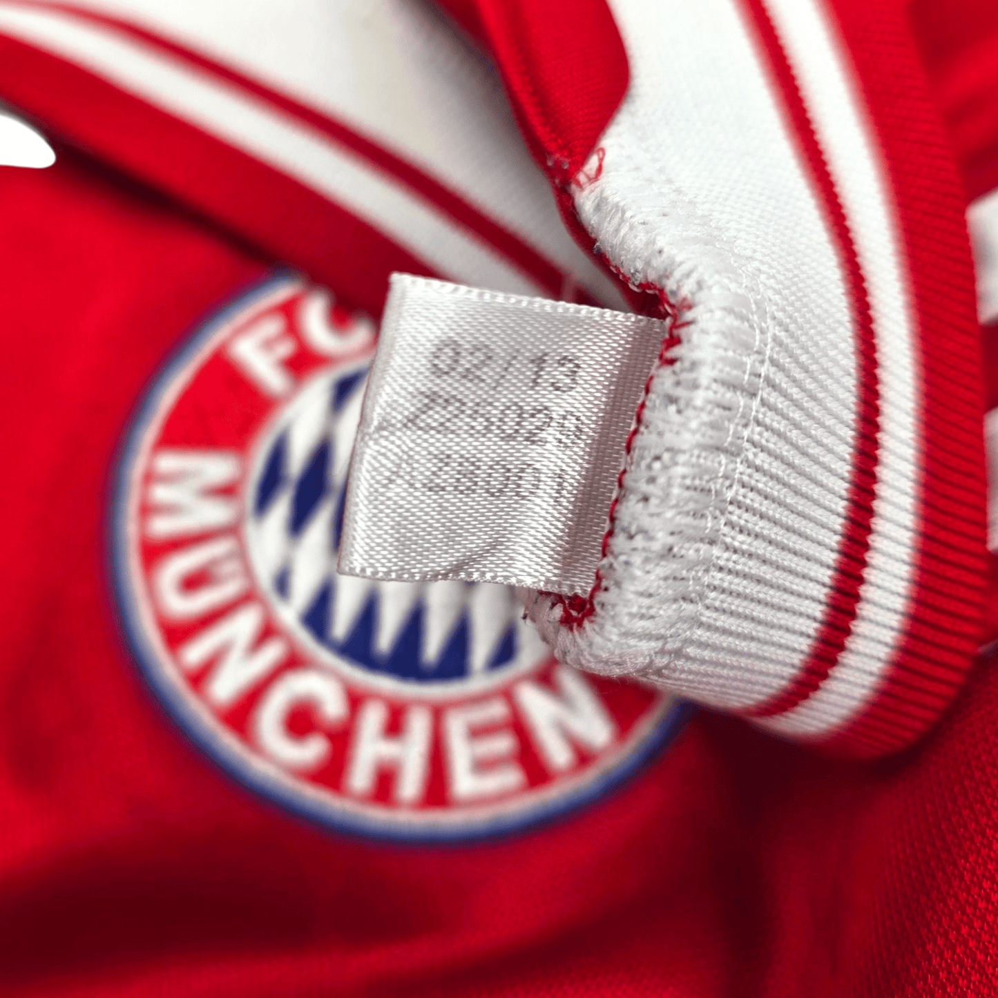 2013/14 Bayern Munich Home Football Shirt (XL) Adidas #8 Martinez