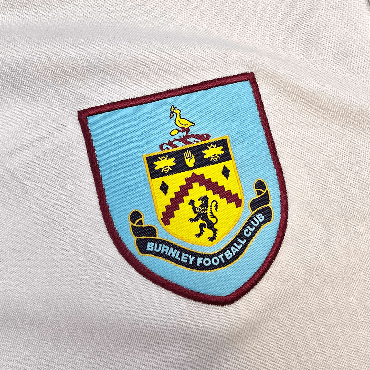 2013/14 Burnley Away Football Shirt (L) Puma #2 Trippier