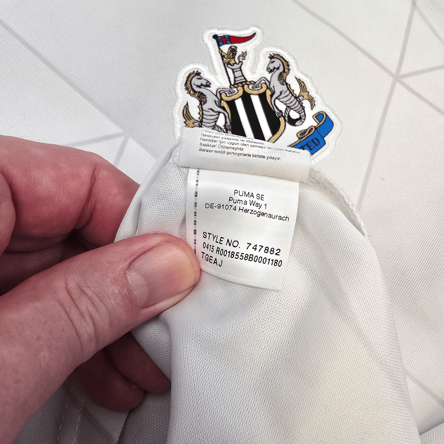 2015/16 Newcastle United Away Football Shirt (L) Puma #5 Wijnaldum