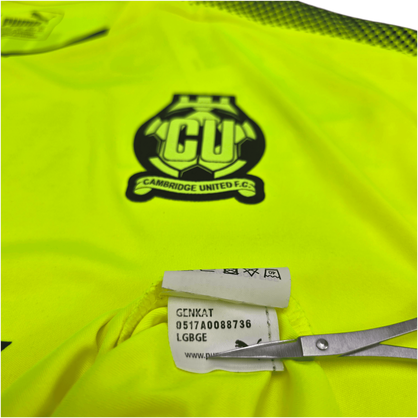 2017/18 Cambridge United Third Football Shirt (2XL) Puma #2 Halliday
