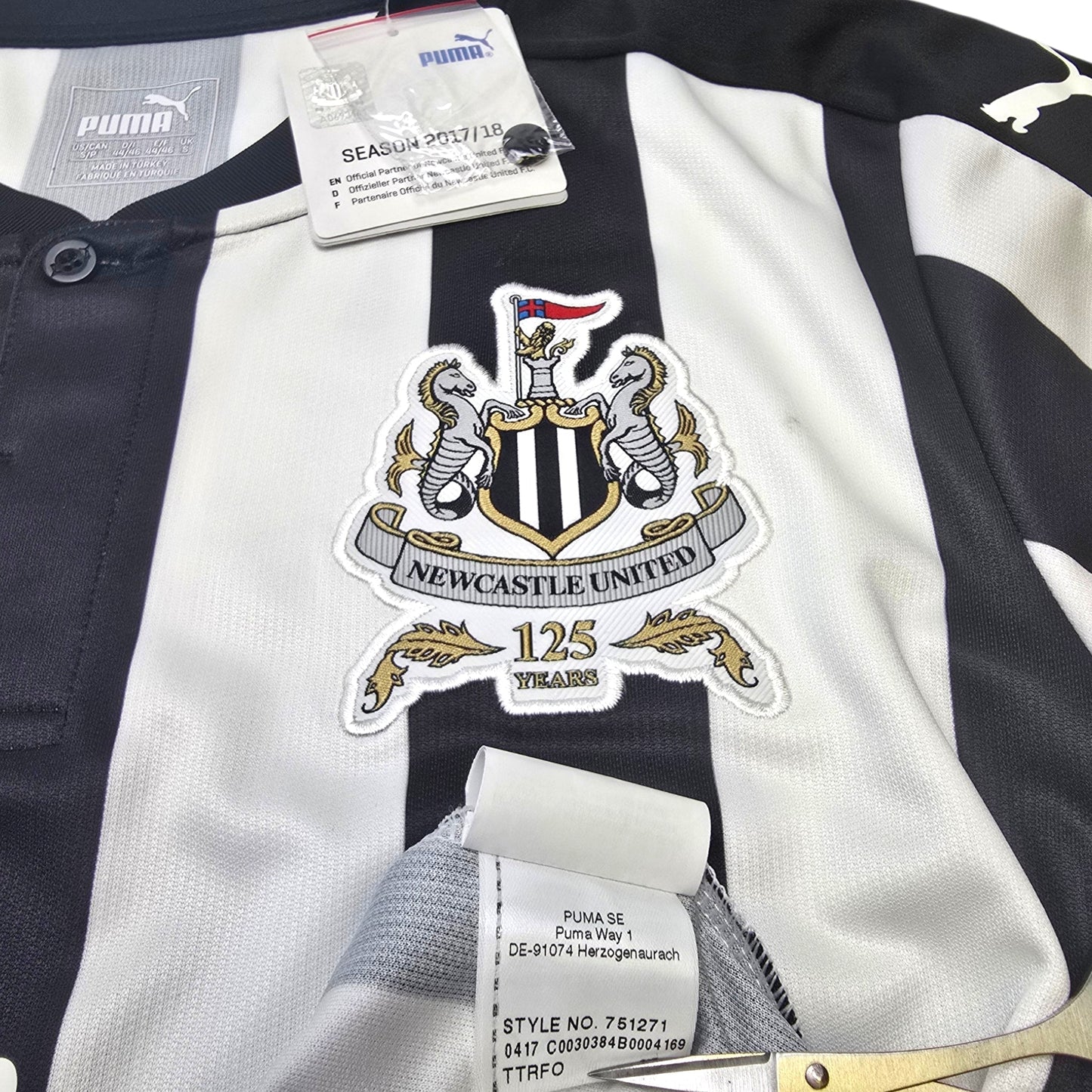 2017/18 Newcastle United Home Football Shirt (S) Puma #11 Ritchie (BNWTs)