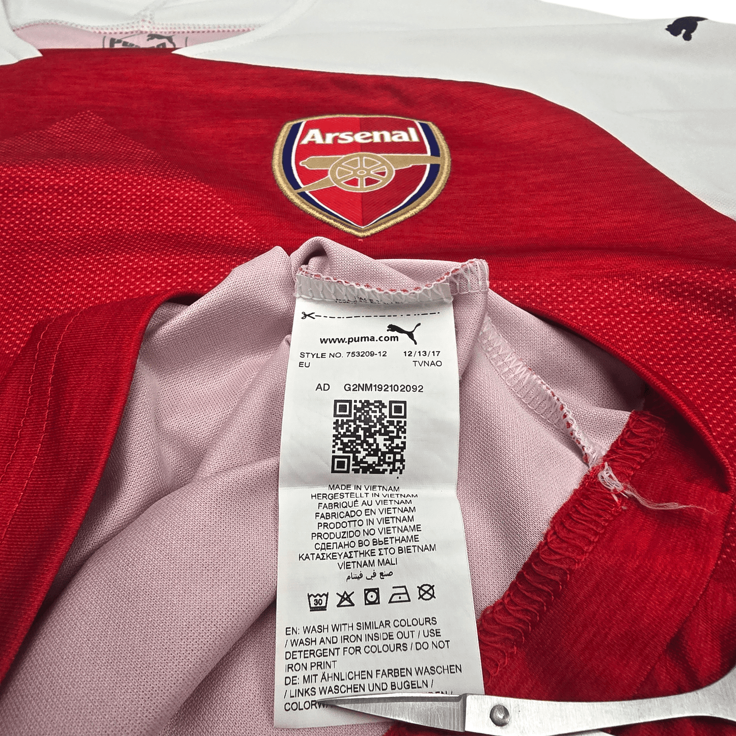 2018/19 Arsenal Home Football Shirt (L) Puma #9 Lacazette