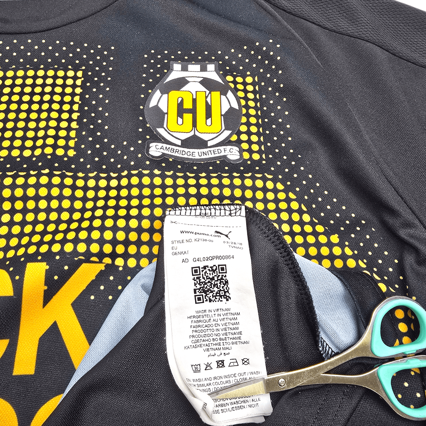 2018/19 Cambridge United Away Football Shirt (2XL) Puma #16 Darling