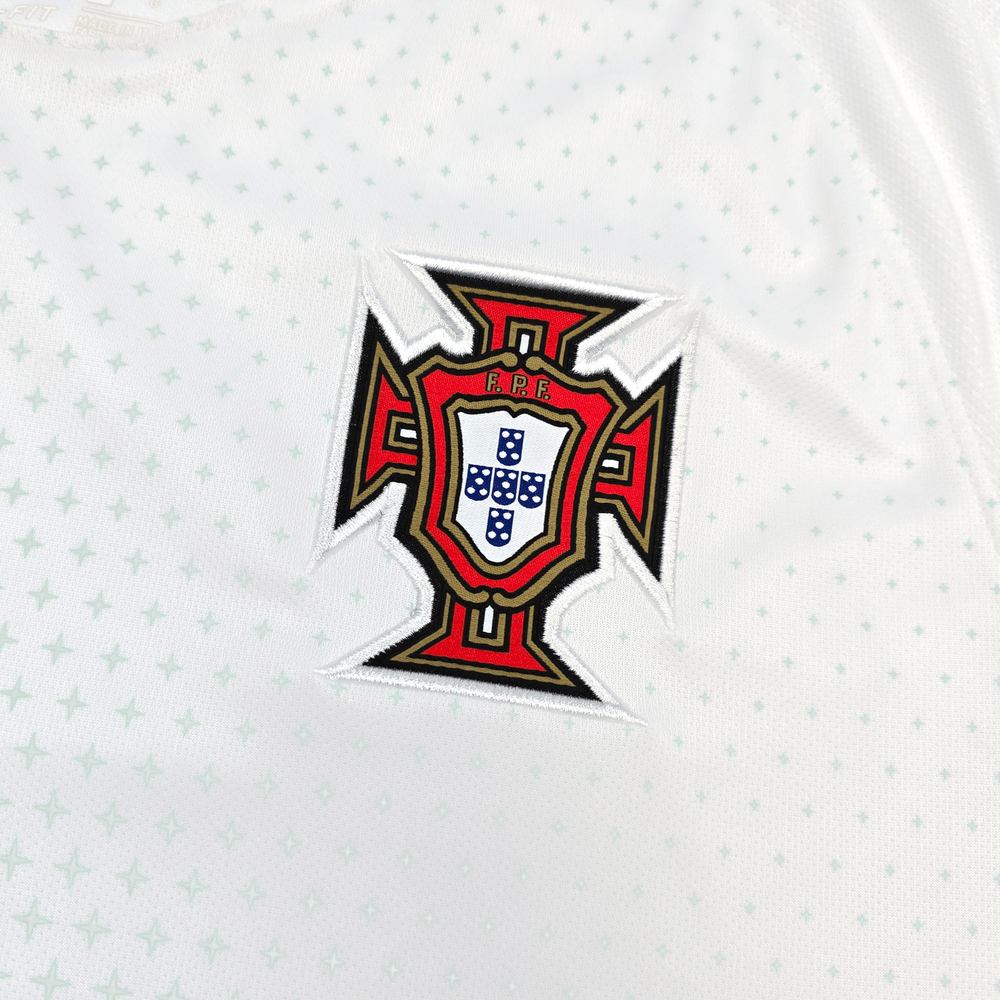 2018/19 Portugal Away Football Shirt (L) Nike #7 Ronaldo