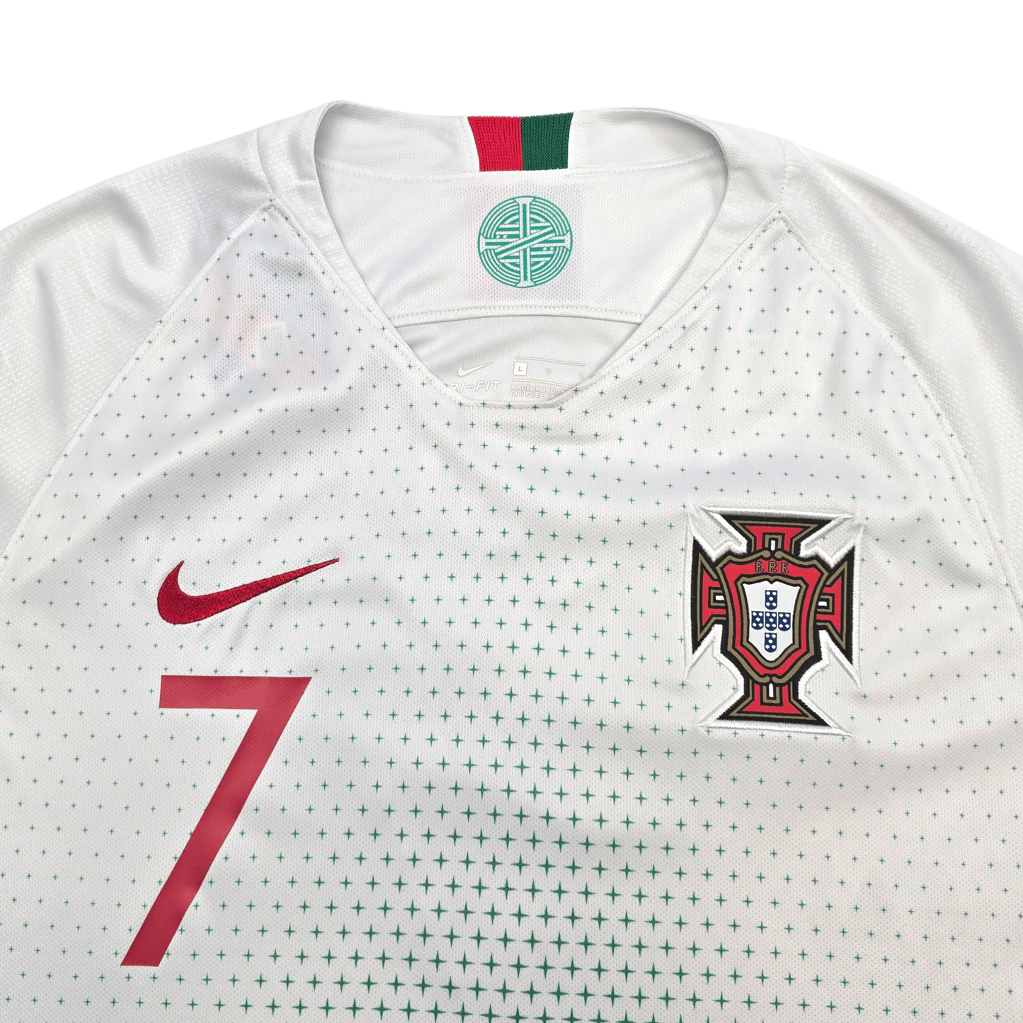2018/19 Portugal Away Football Shirt (L) Nike #7 Ronaldo