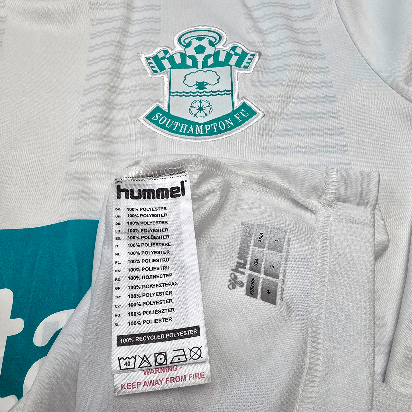 2023/24 Southampton Away Football Shirt (M) Hummel #9 Armstrong