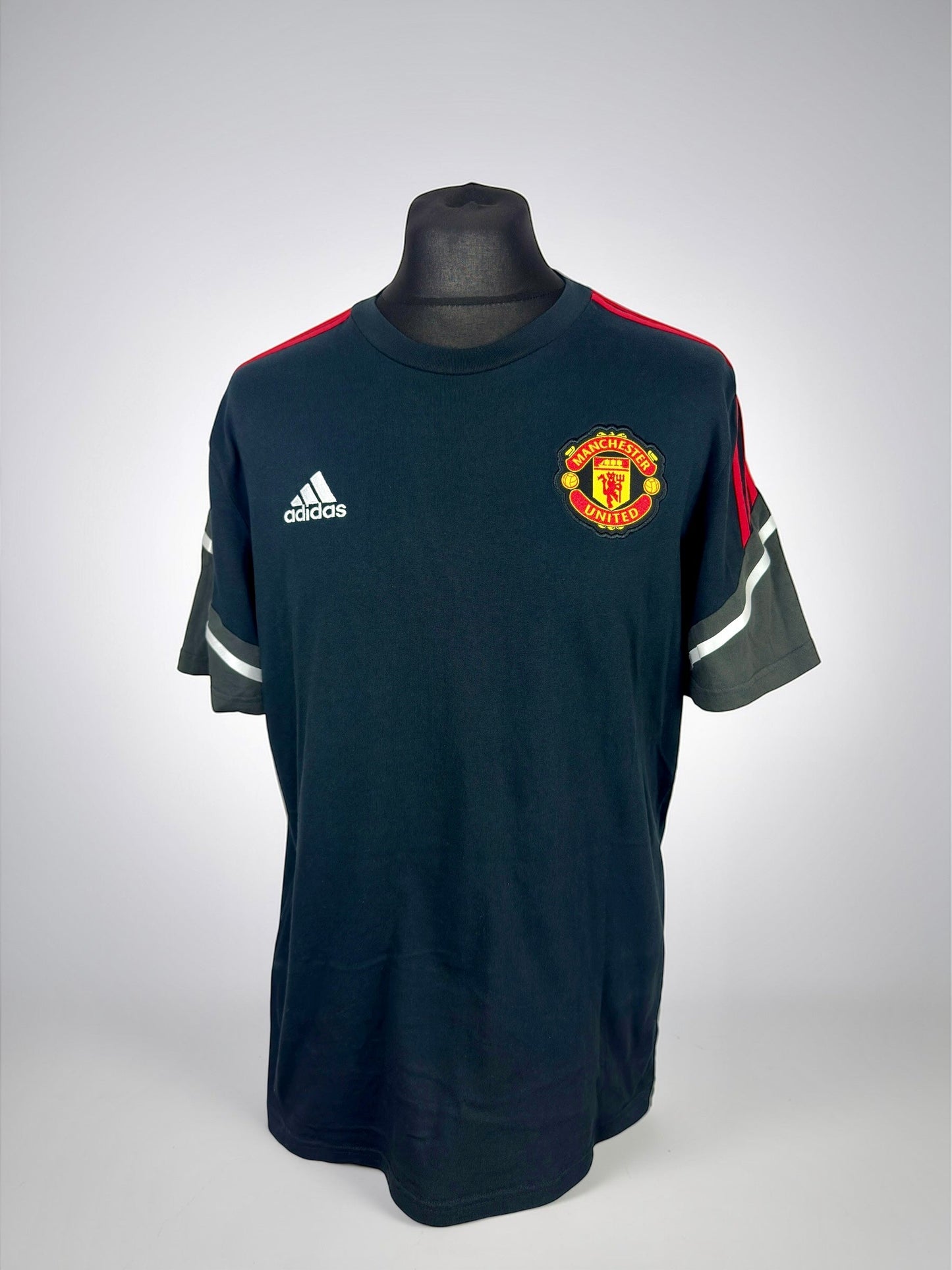 Manchester United 2022-23 Training - Size XL