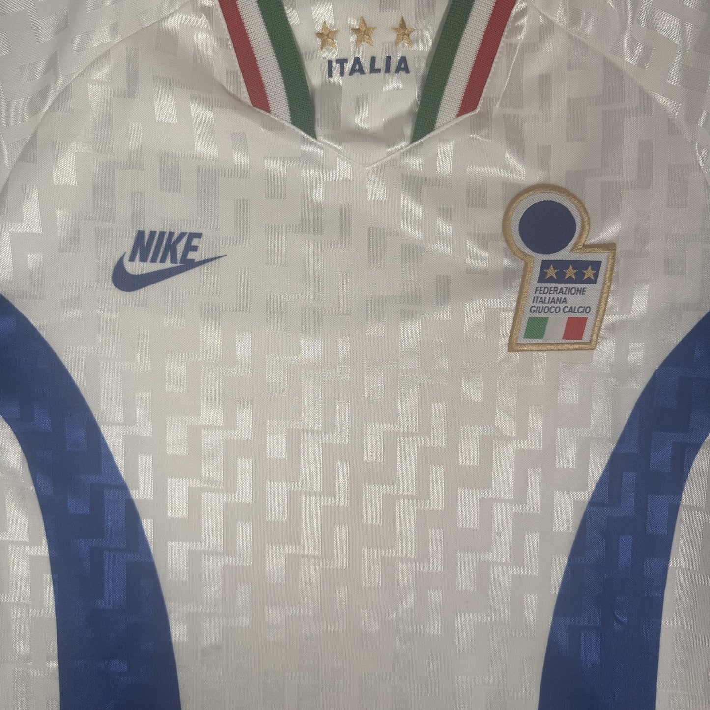 Italy 1996/1997/1998 Training Football Shirt  Medium