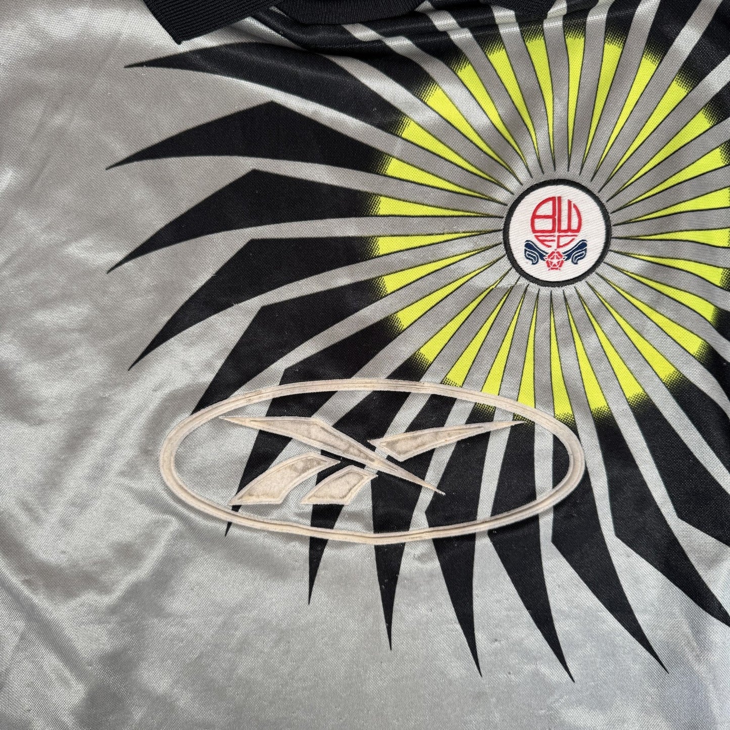 Bolton Wanderers 1997/1998 Goalkeeper Football Shirt Youths