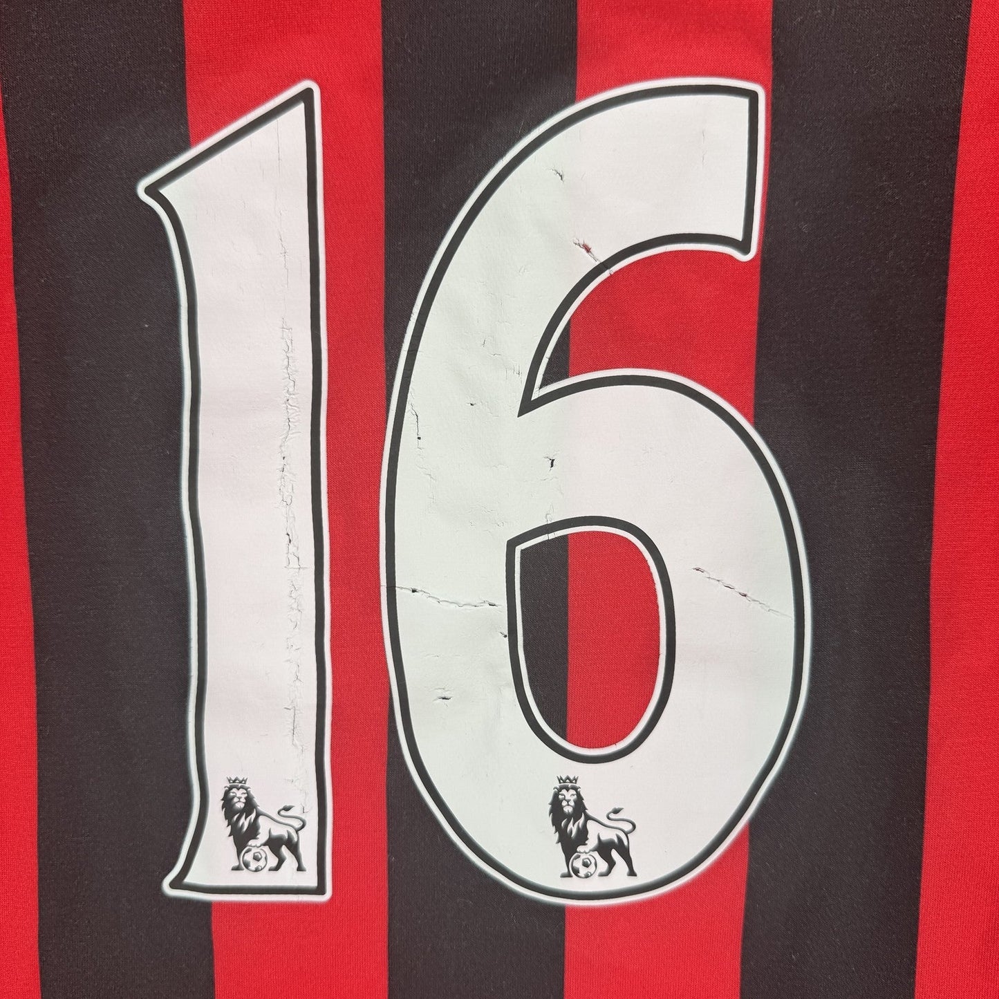 KUN AGUERO 16 Manchester City 2011/2012 Away Football Shirt Medium