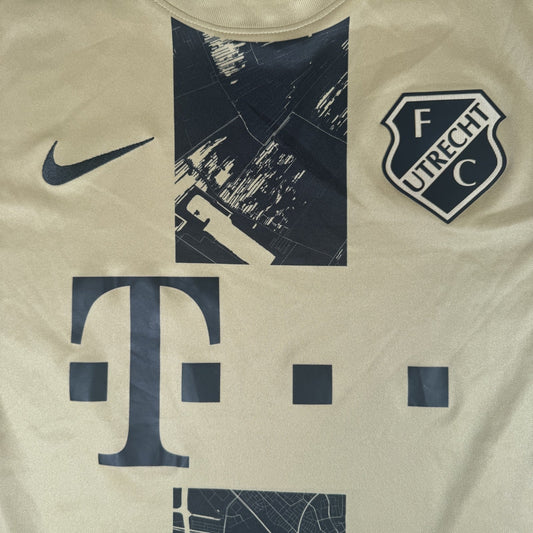 FC Utrecht 2021/2022 Third Football Shirt  Large