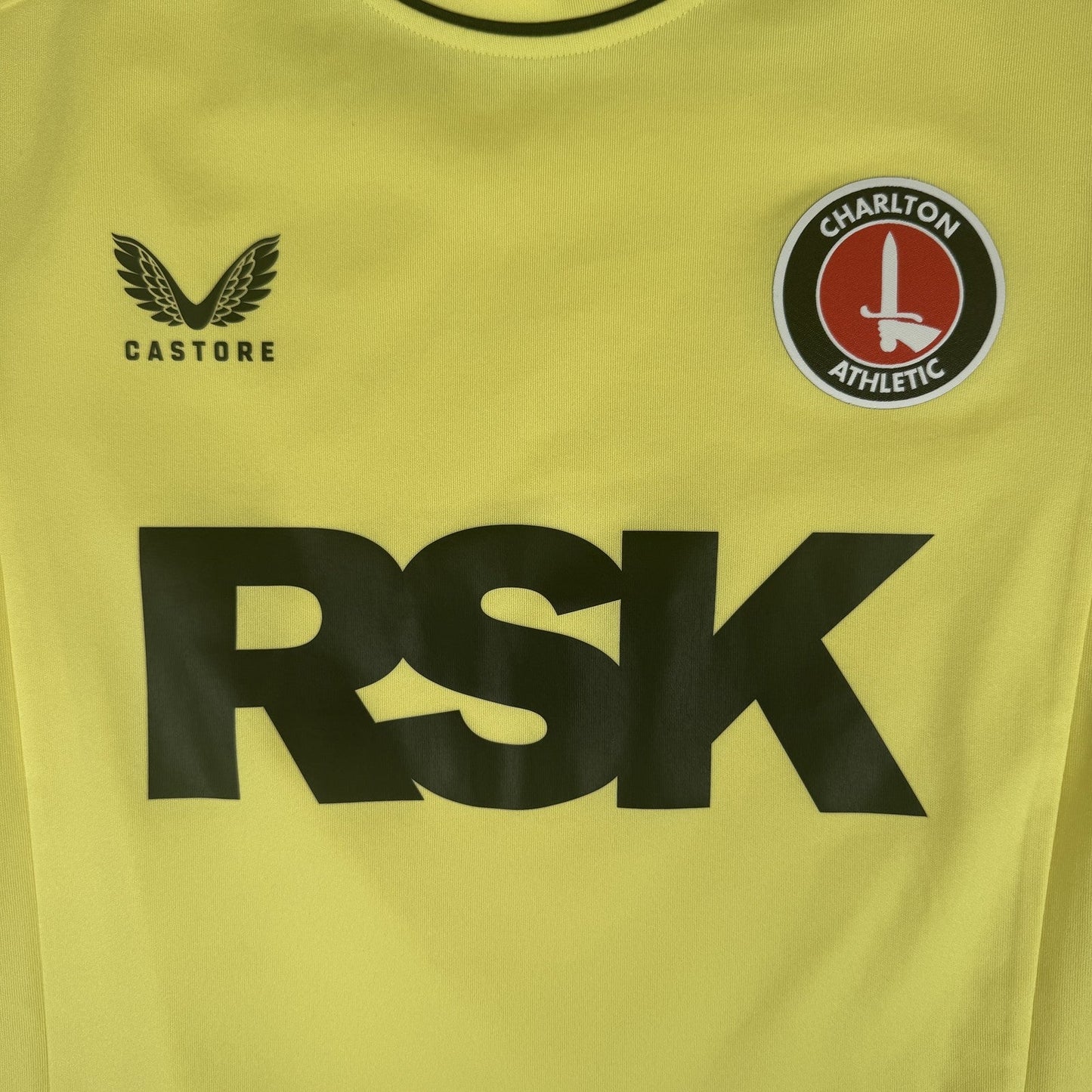Charlton Athletic 2022/2023 Goalkeeper Football Shirt  Medium