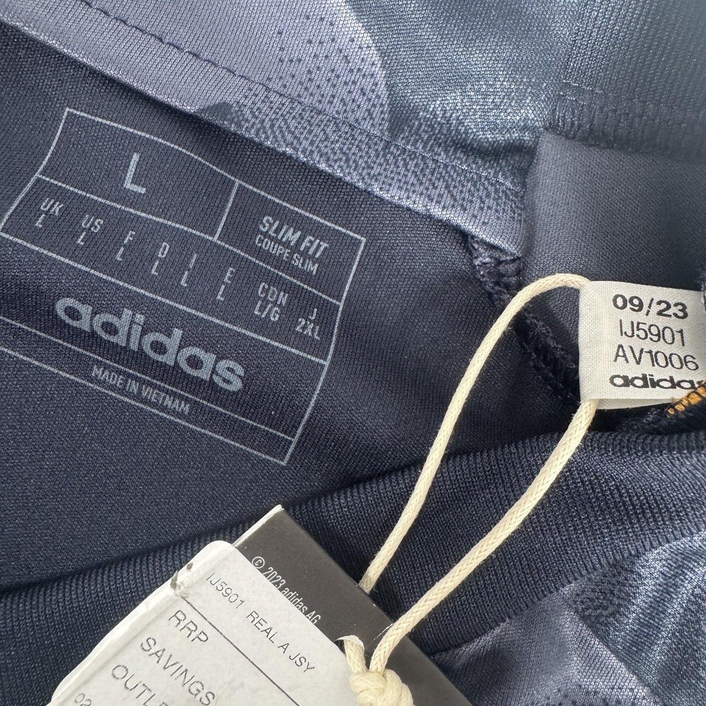 Real Madrid 2023/2024 Away Football Shirt  Large BNWT