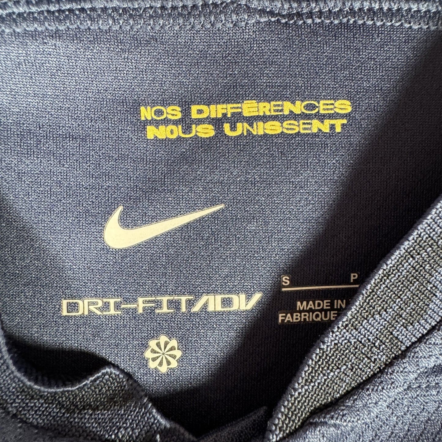 France 2022/2023/2024 Home Football Shirt  Small