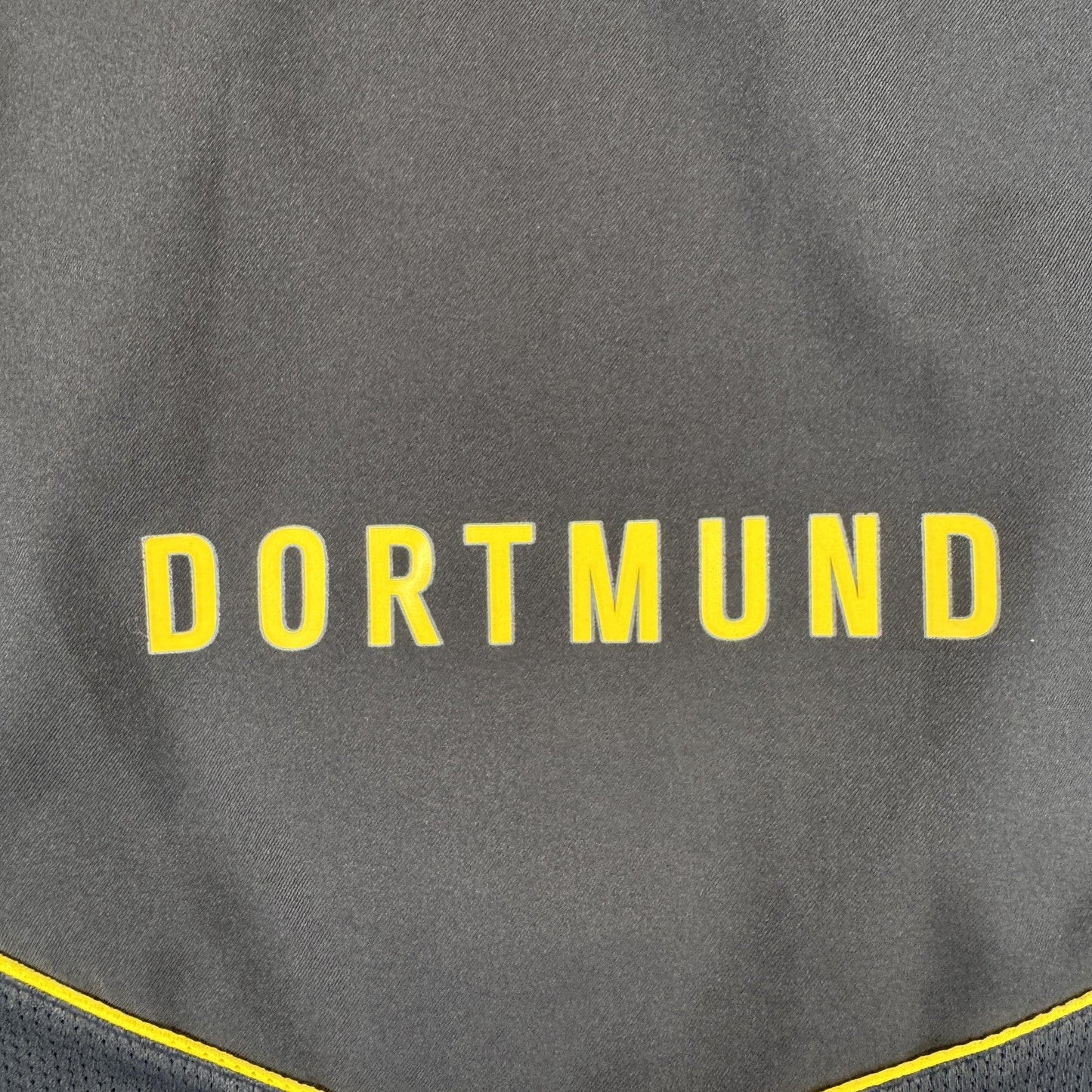 Borussia Dortmund 2004/2005 Third Football Shirt  Medium