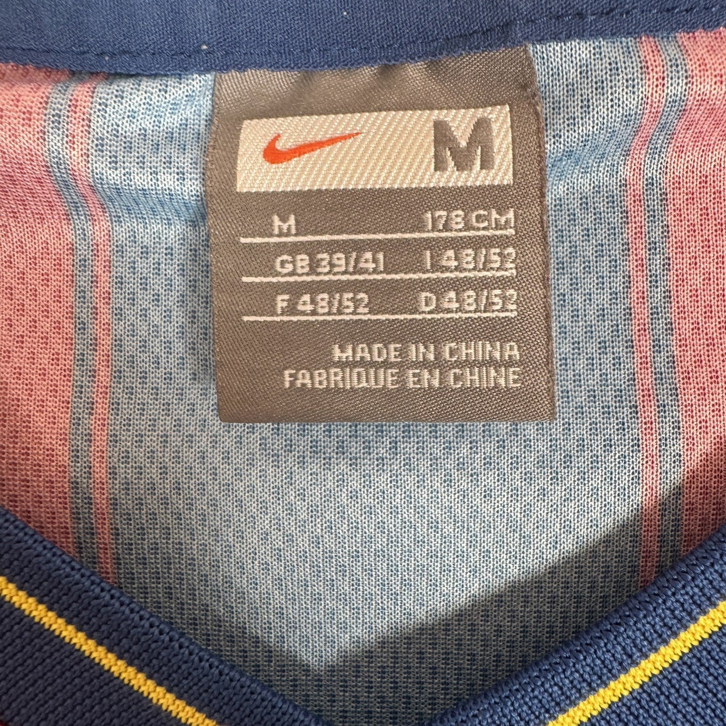 Barcelona 2009/2010 Home Basic Football Shirt  Medium