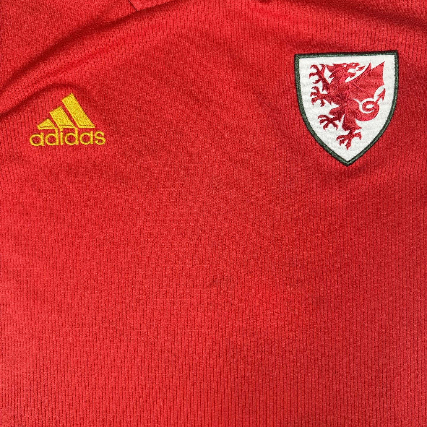 Wales 2020/2021/2022 Home Football Shirt  Small
