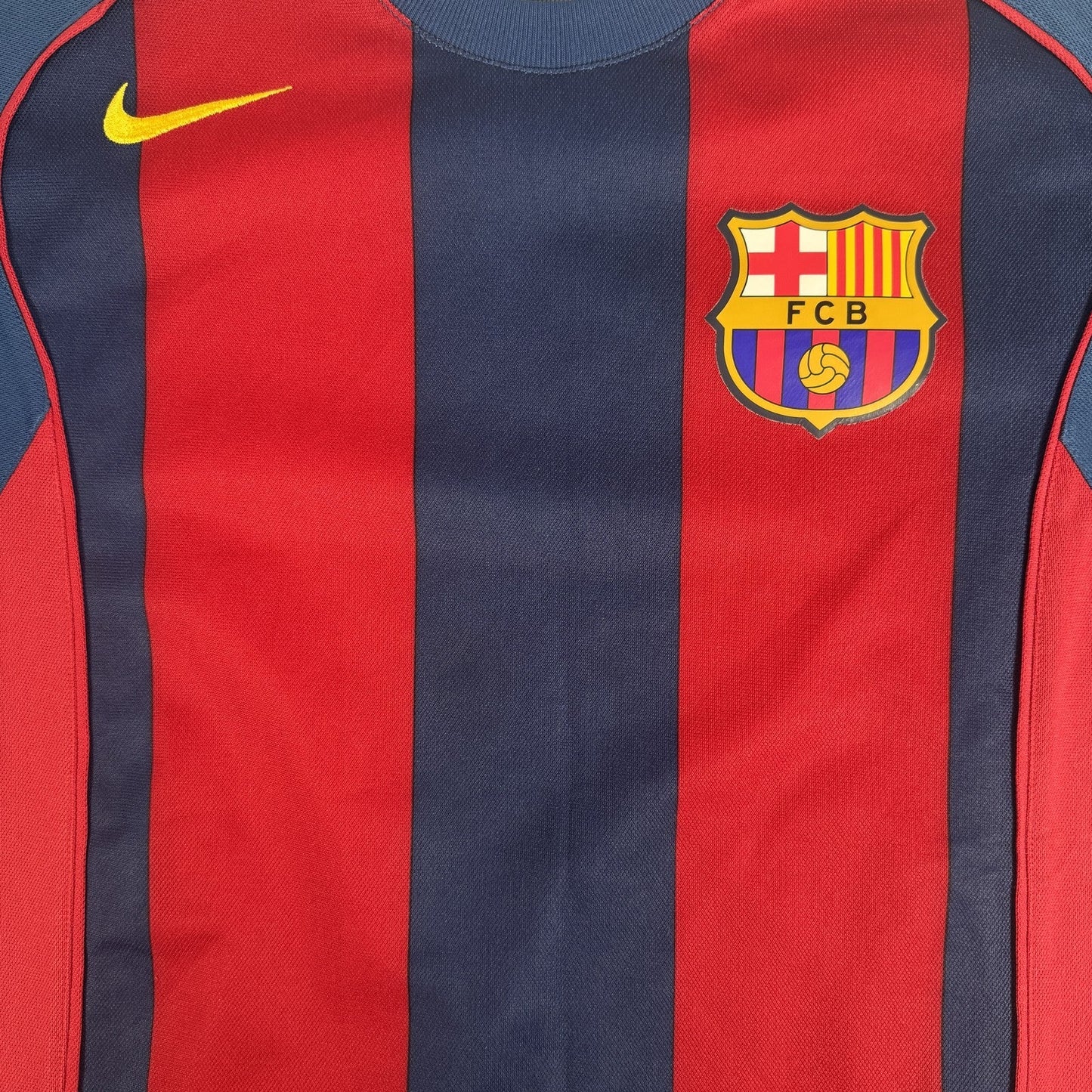 Barcelona 2004/2005 Home Football Shirt  Small
