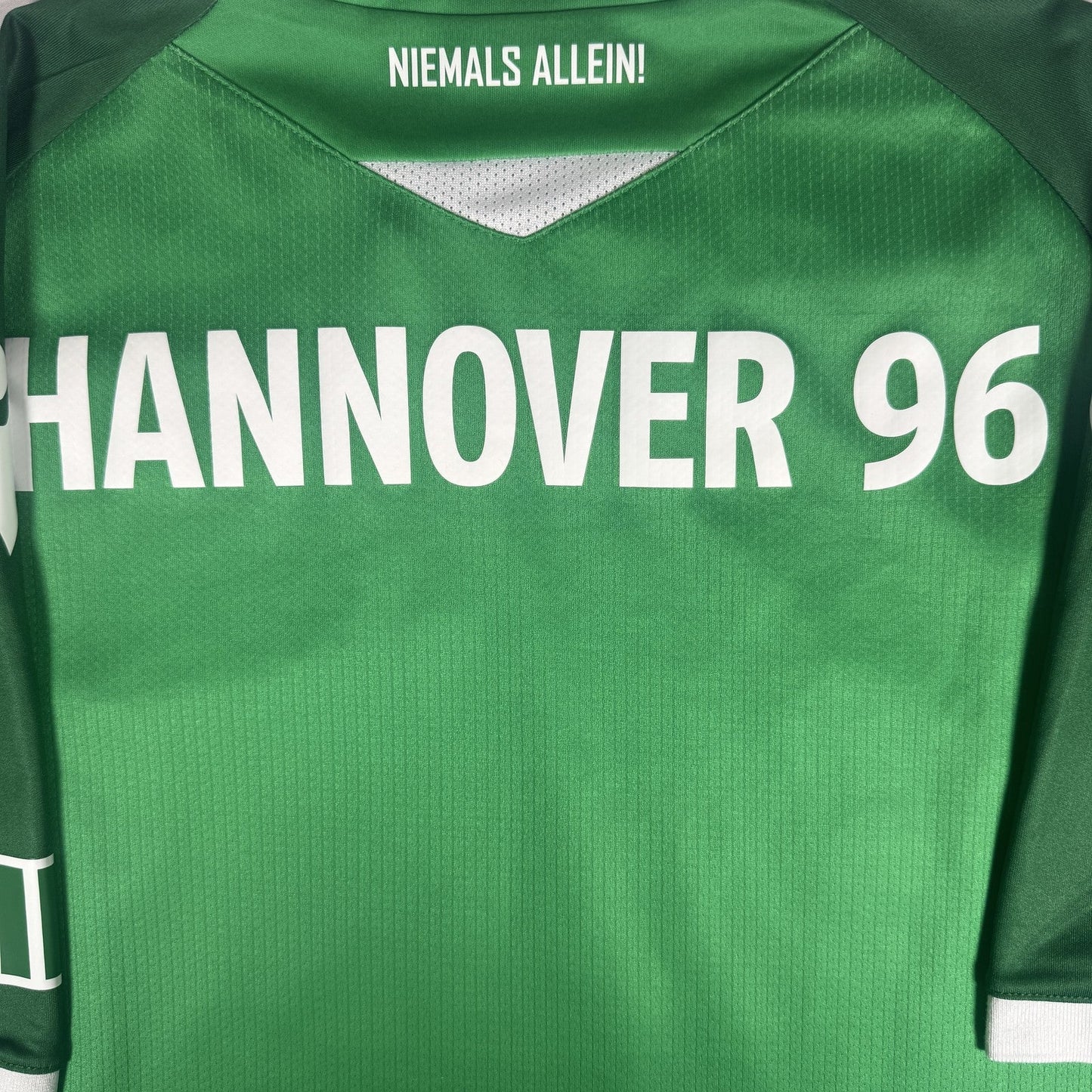 Hannover 96 2020/2021 Away Football Shirt  Medium