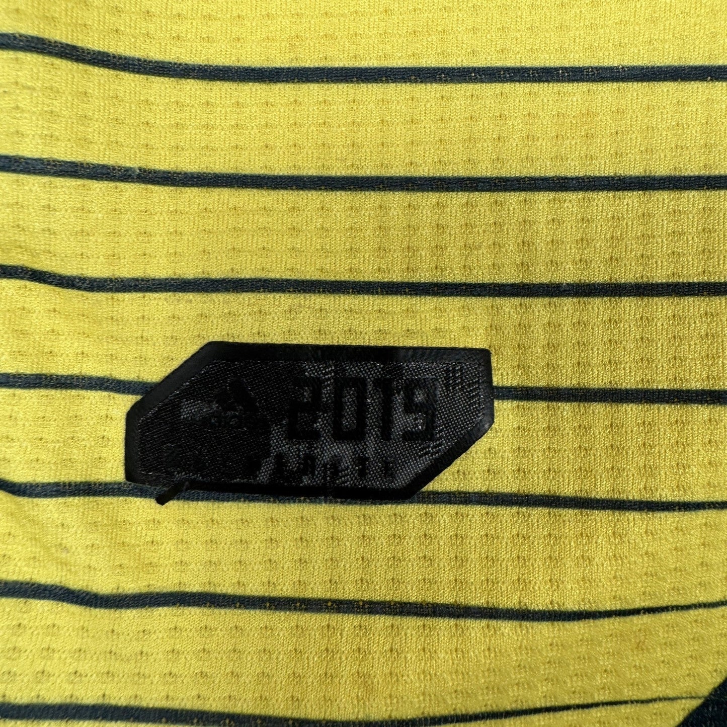 Colombia 2019/2020 Home Player Spec Football Shirt  Medium