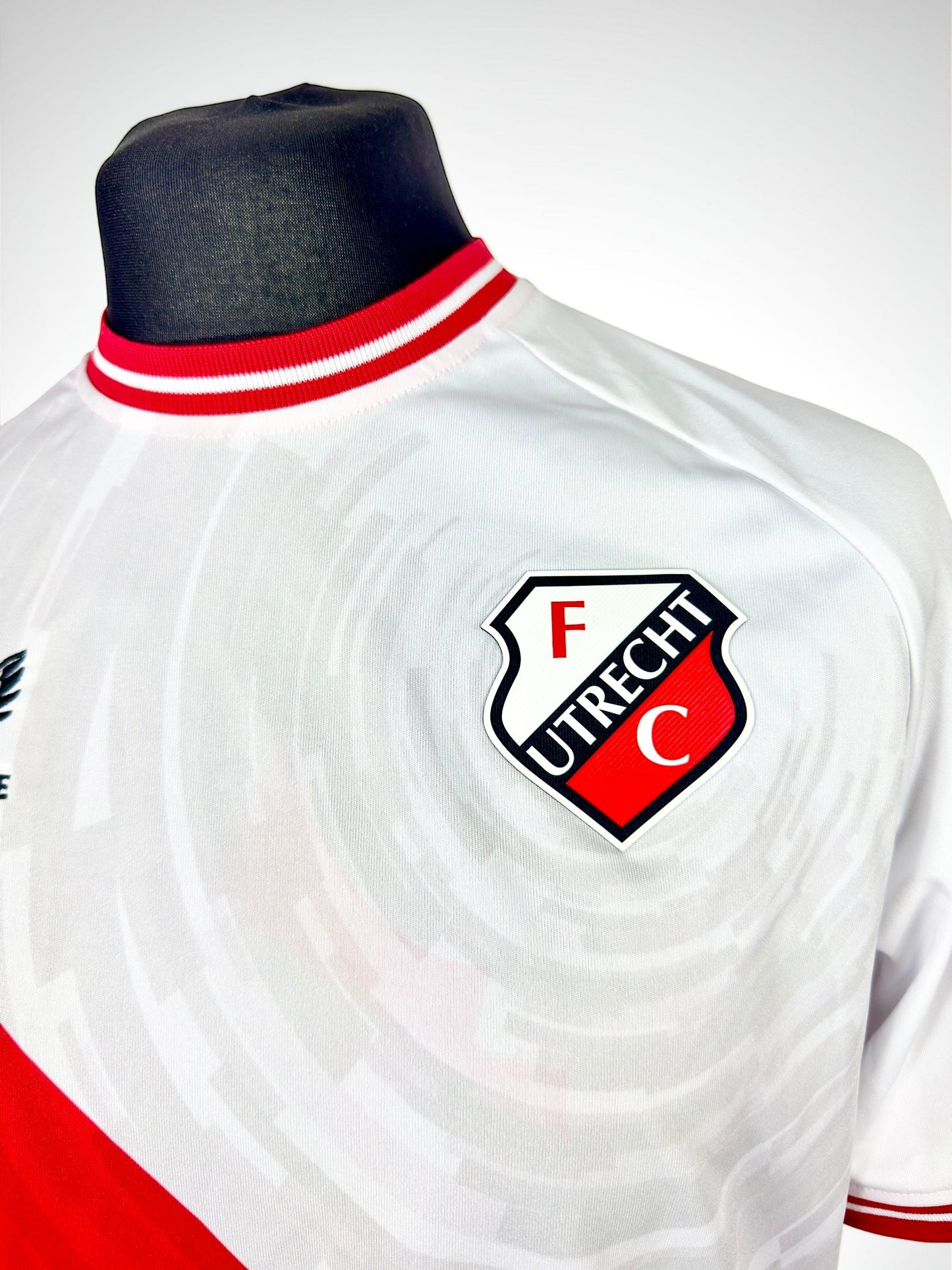 FC Utrecht 2023-24 Home - Size M