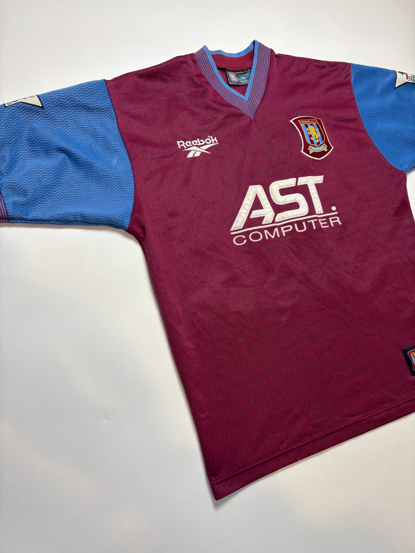 Aston Villa Home Shirt 1997/98 (M) Yorke 10