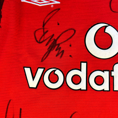 Manchester United 2000-2001 Squad Signed Home Shirt