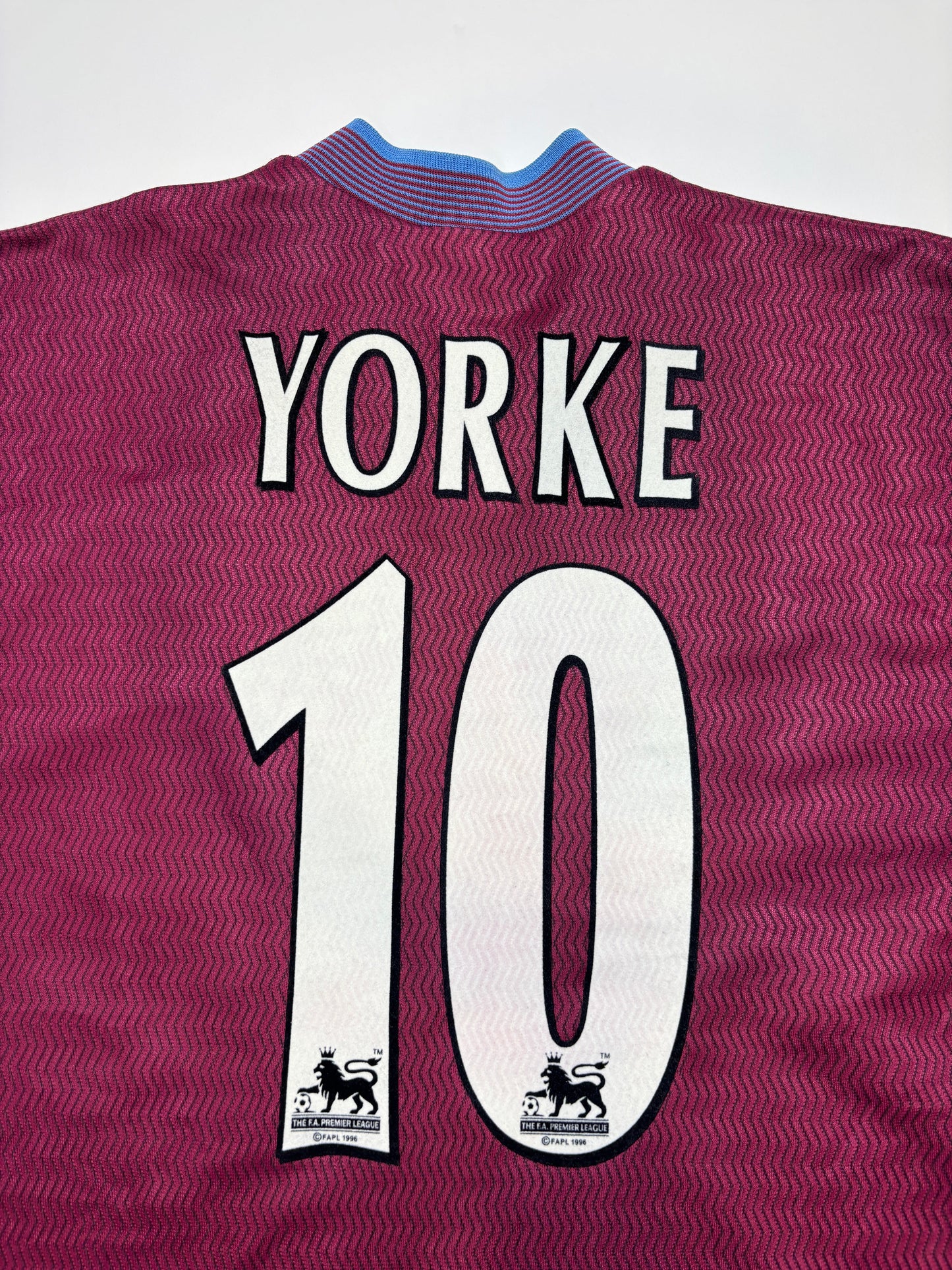 Aston Villa Home Shirt 1997/98 (M) Yorke 10