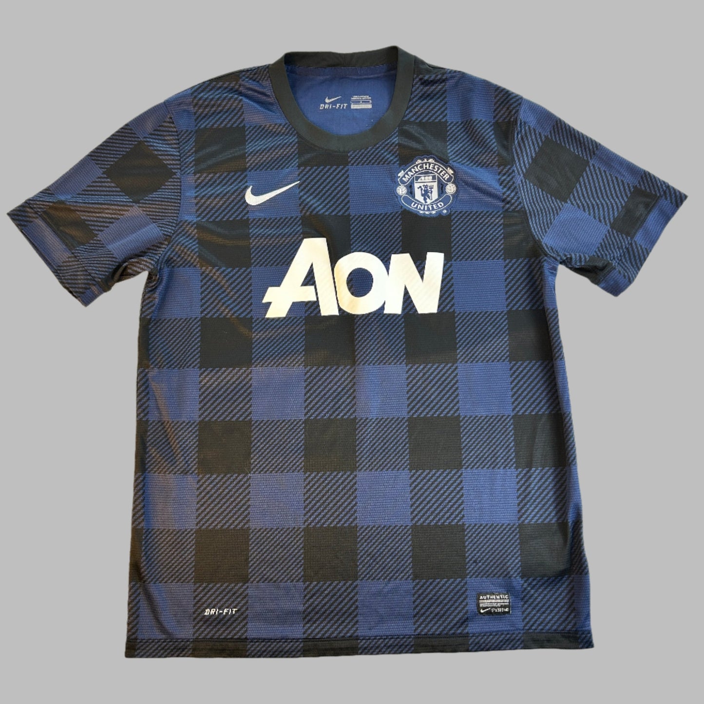 Manchester United 2013 /2014 Away Shirt front with AON sponsor