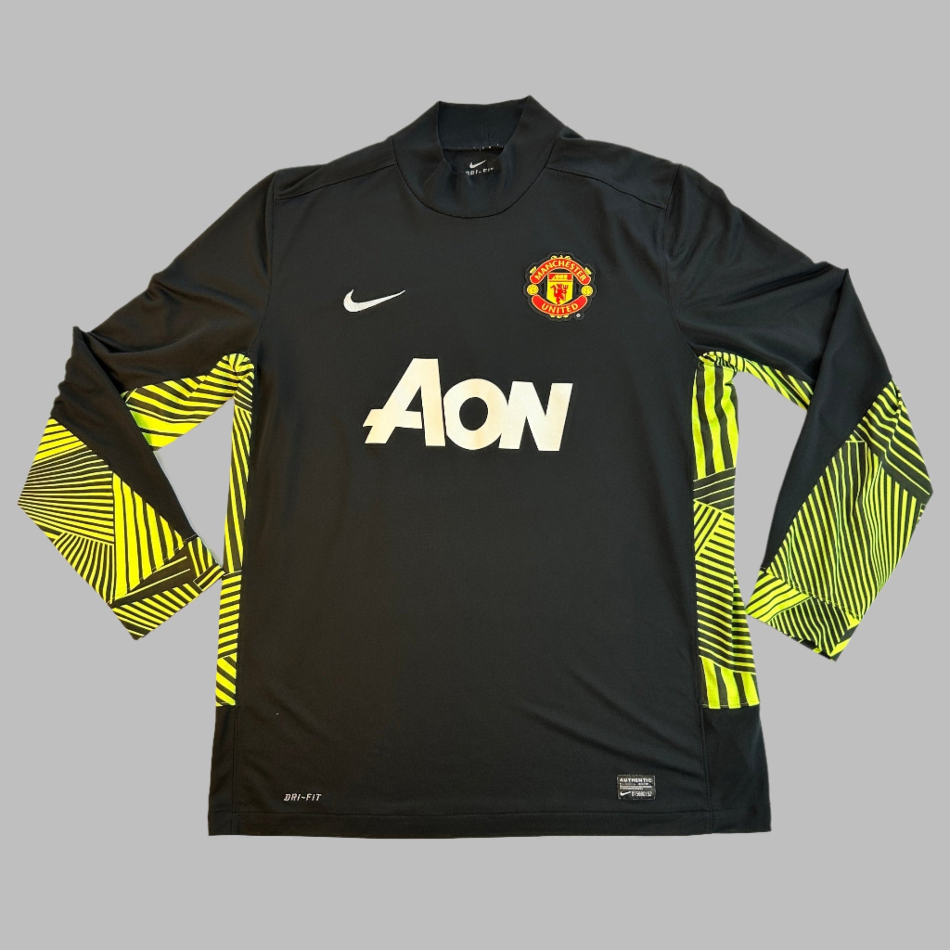 Manchester United 2011/2012 Home Goalkeeper Shirt front with AON sponsor