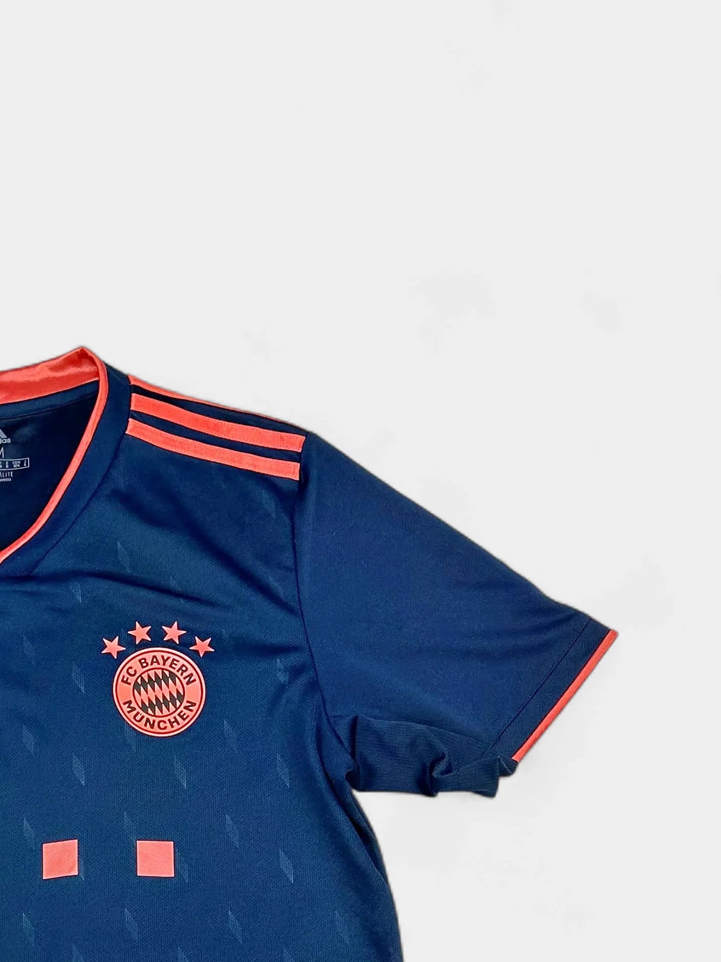 Bayern Munich 2019-20 Football Shirt (Medium)