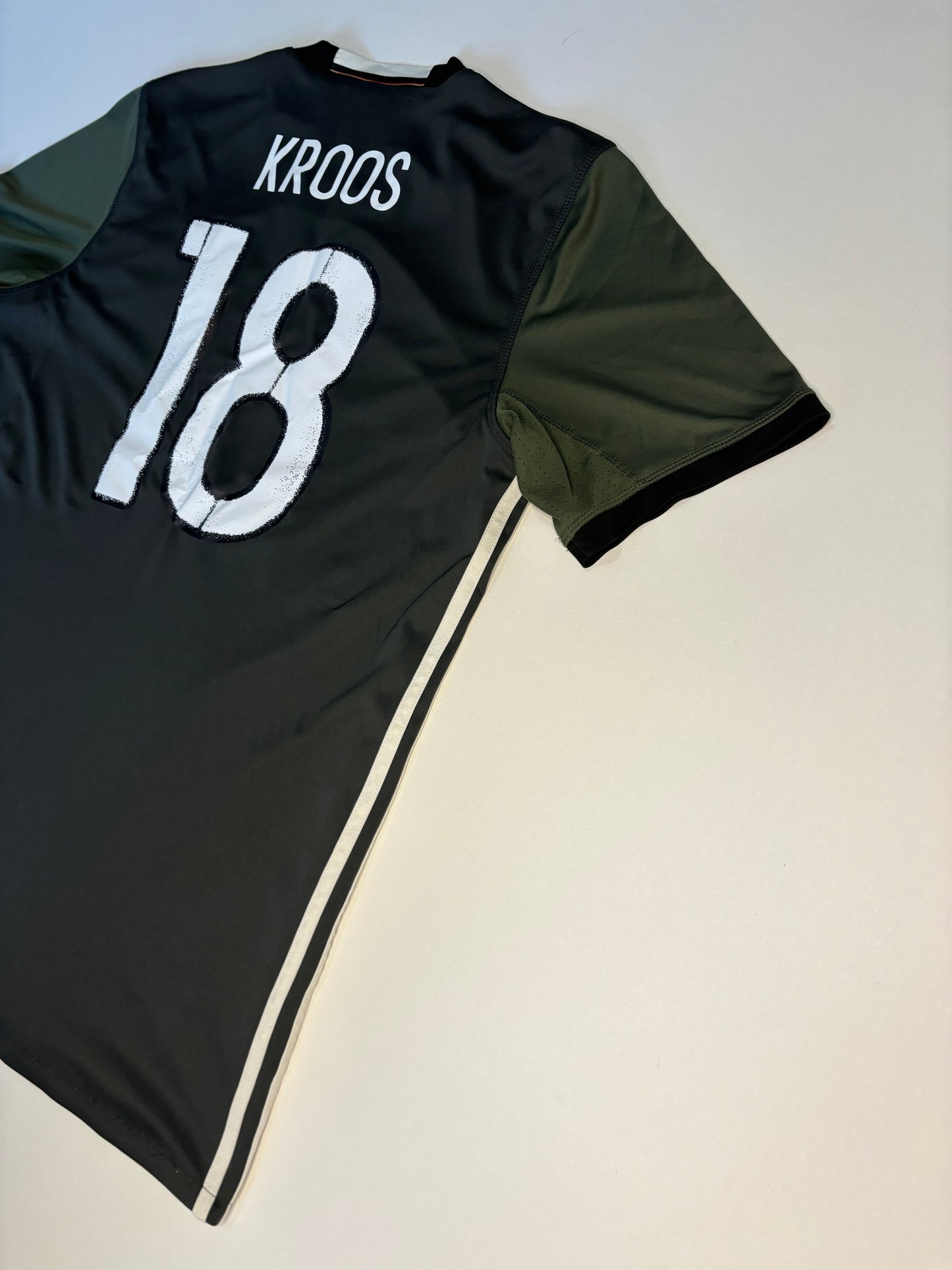 Germany Away Shirt 2015/17 (M) Kroos 18