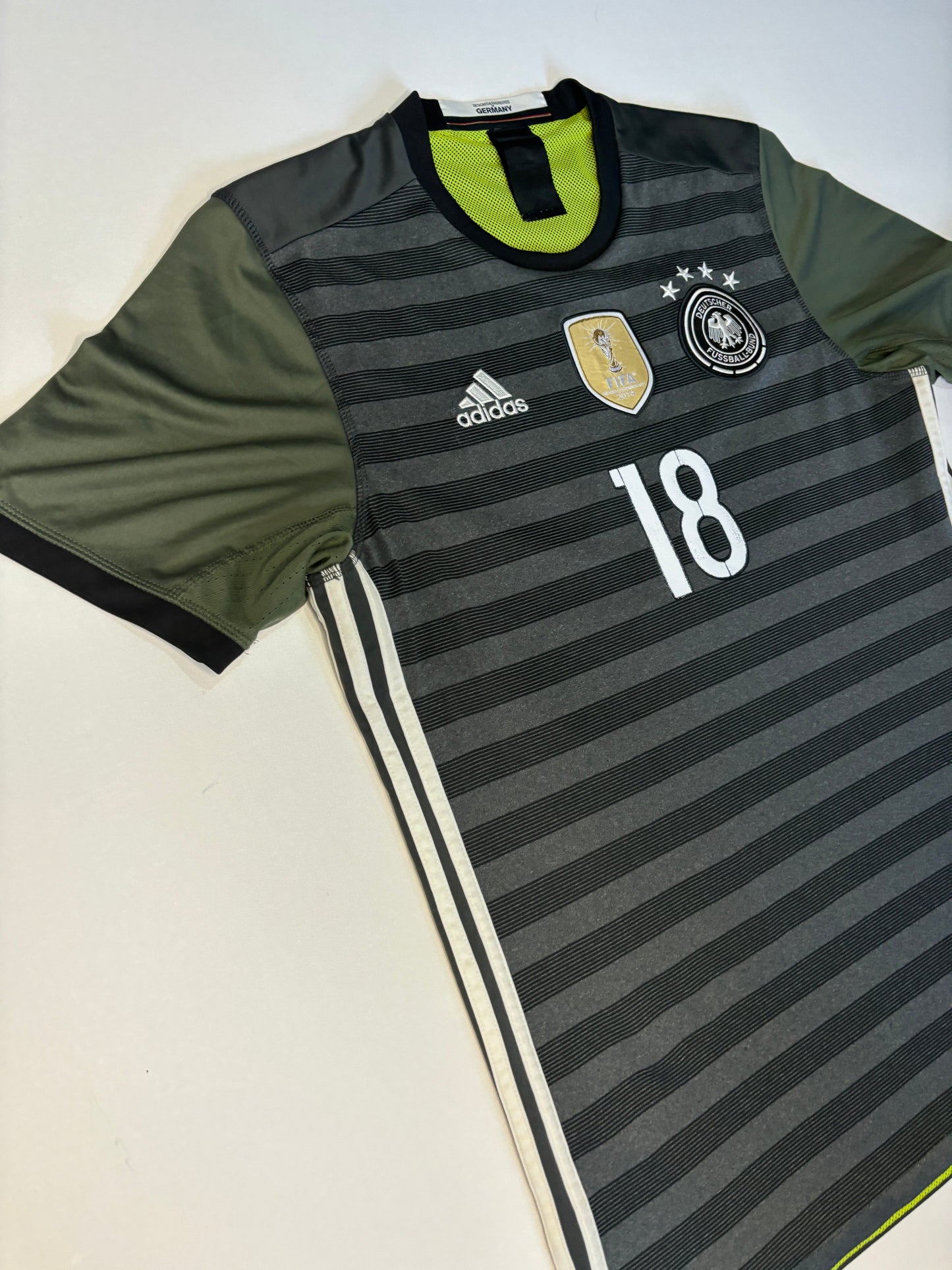 Germany Away Shirt 2015/17 (M) Kroos 18