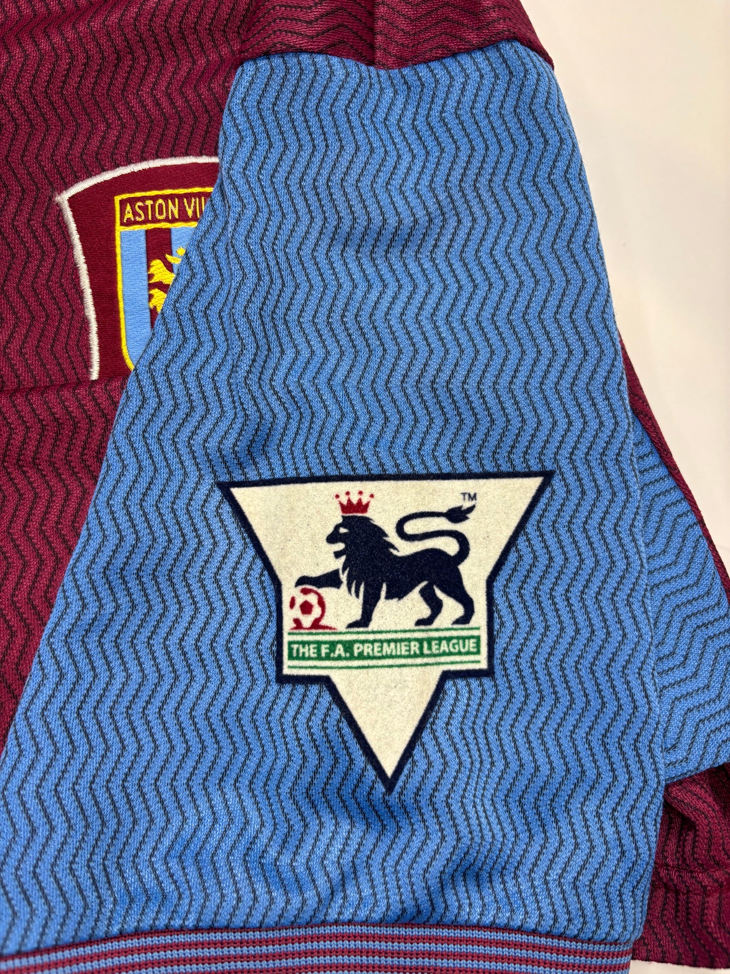 Aston Villa Home Shirt 1997/98 (M) Yorke 10