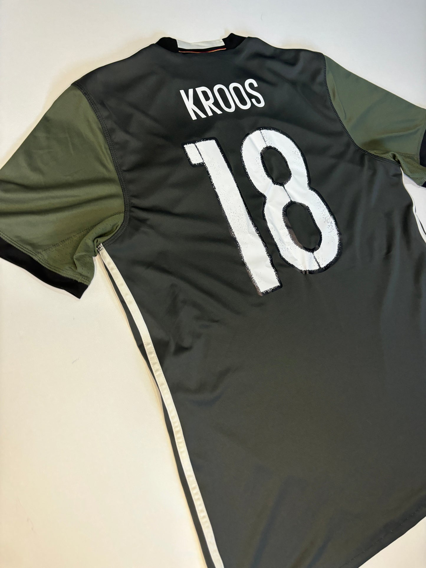 Germany Away Shirt 2015/17 (M) Kroos 18