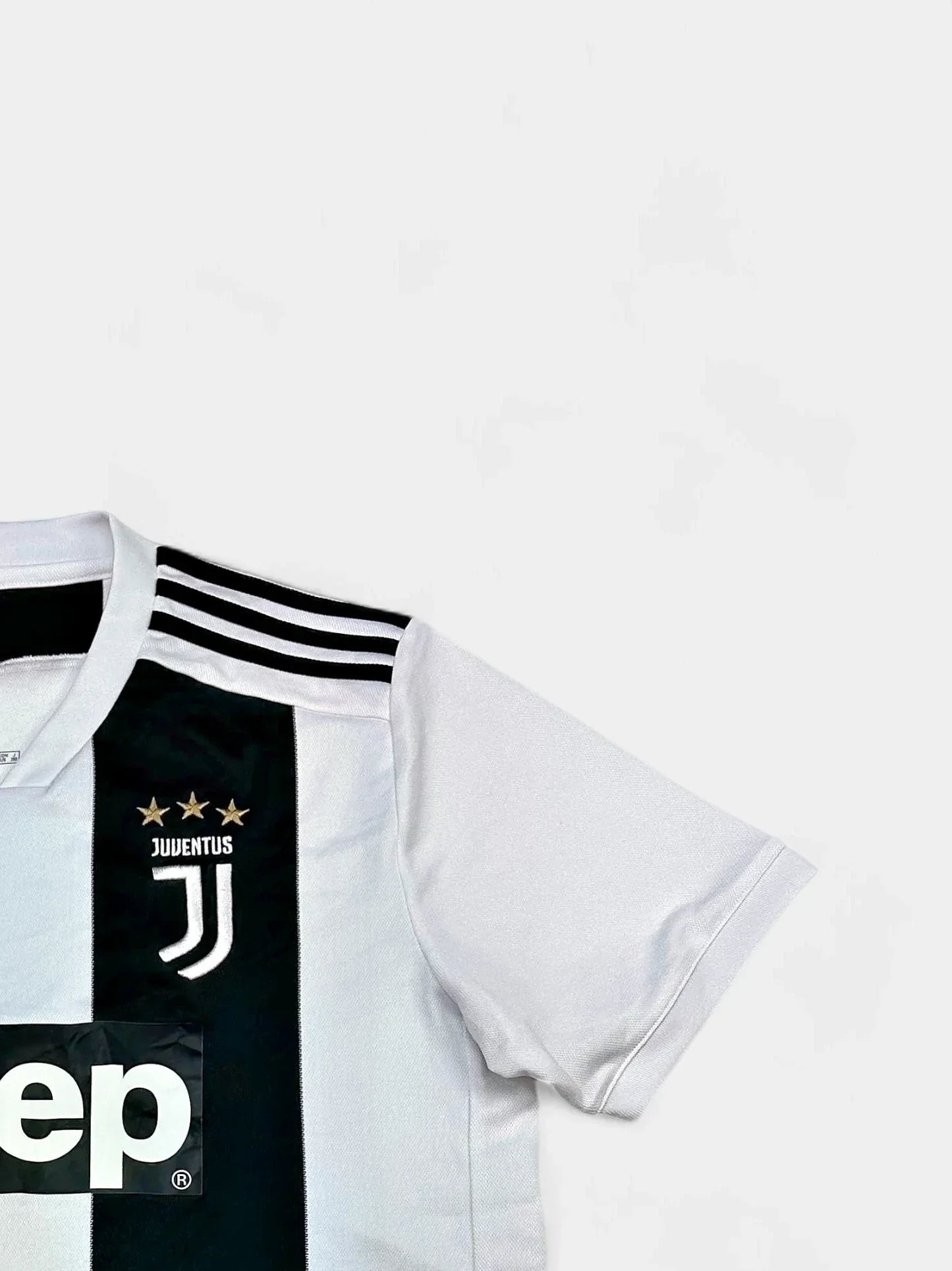 Juventus 2018-19 Football Shirt (Large)