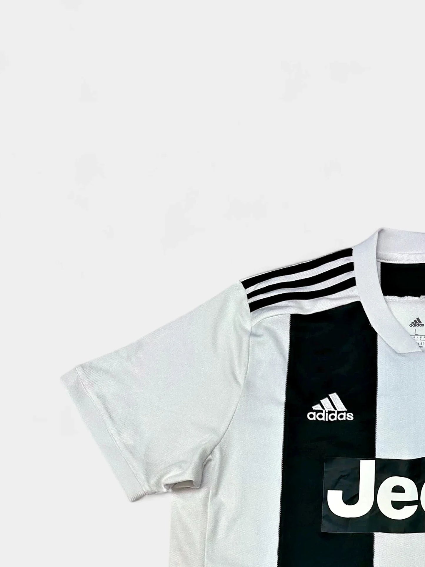 Juventus 2018-19 Football Shirt (Large)