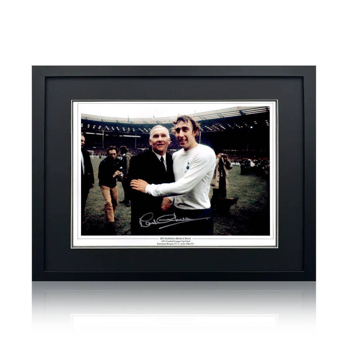 Martin Chivers Signed Tottenham Hotspur 16x12 Photo Deluxe Mount Frame