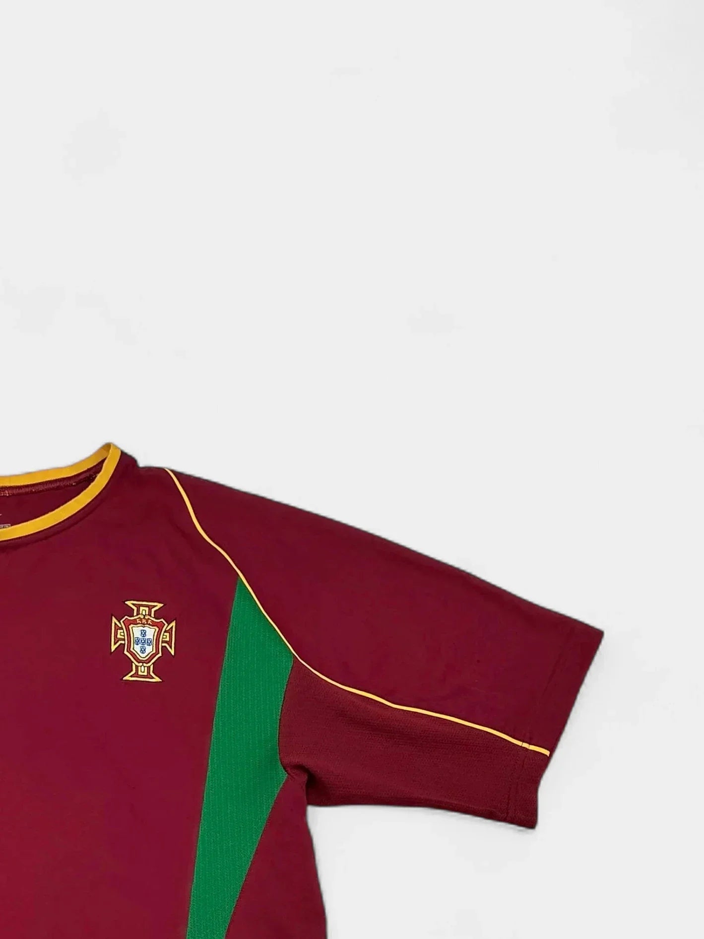 Portugal 2002-04 Football Shirt (Medium)