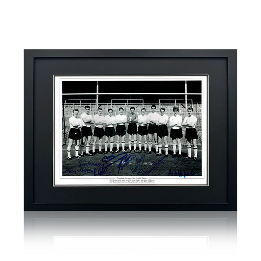 Tottenham Hotspur 1961 Squad Signed By 8 Image 4 Deluxe Mount Frame