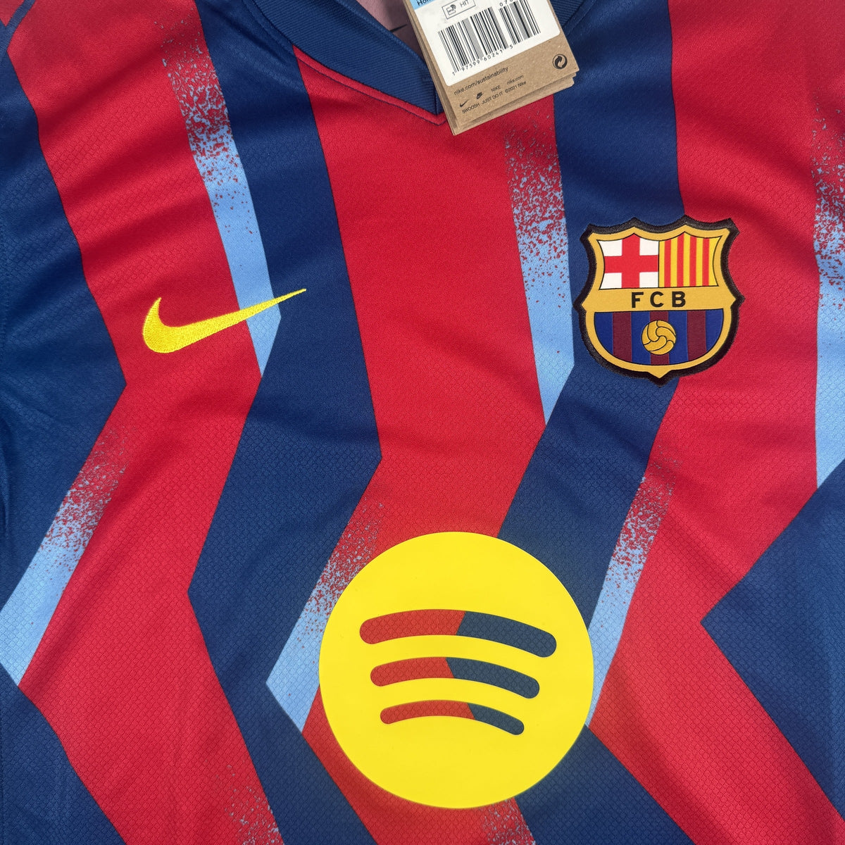 Barcelona 2025/2026 Fourth Football Shirt Medium BNWT