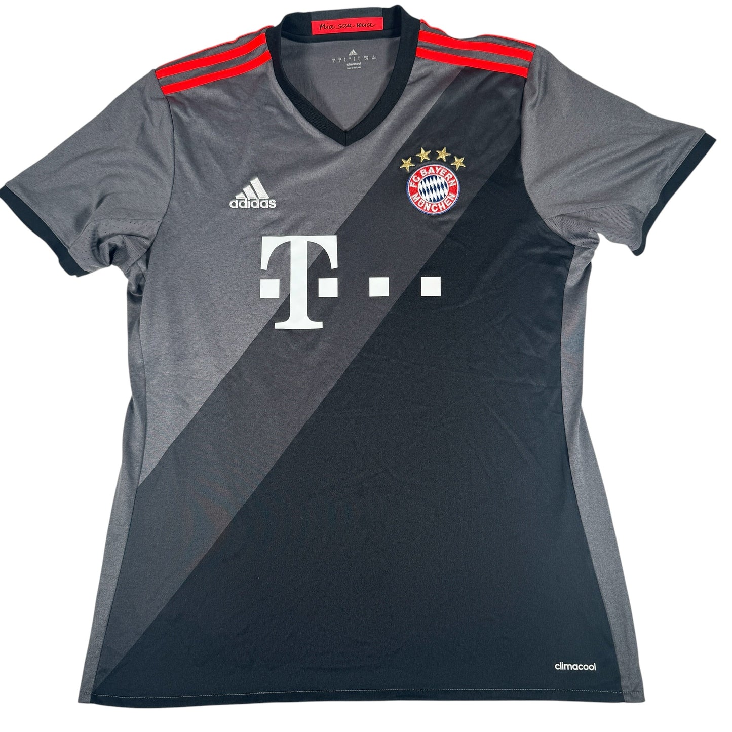 Bayern Munich 2016/2017 Away Shirt Large
