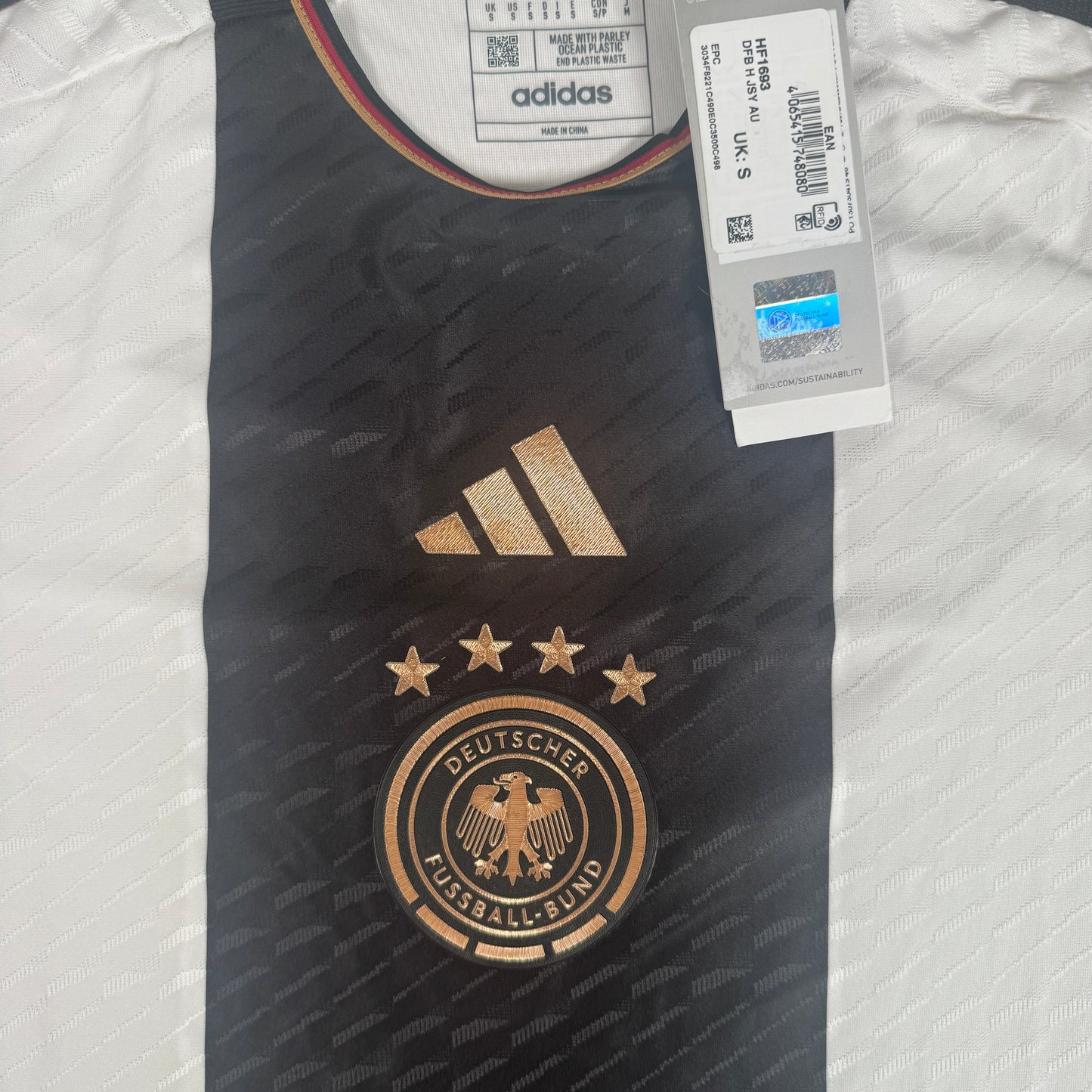 Germany 2022/2023/2024 Home Heat.RDY Shirt Small BNWT